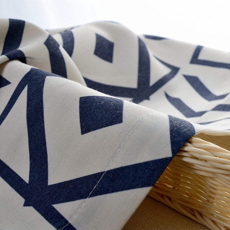 Rideaux simples de couleur unie avec des motifs géométriques