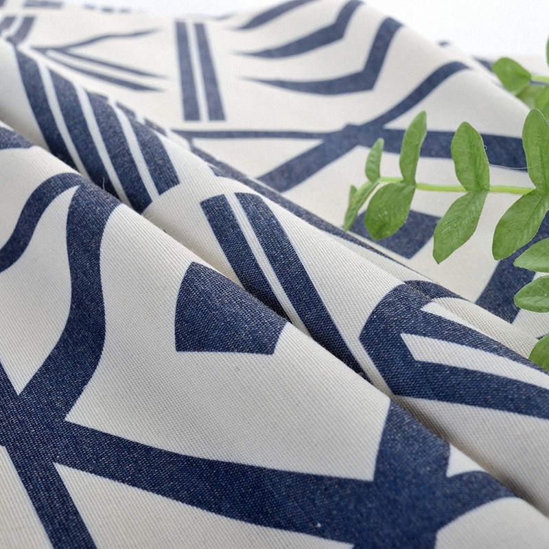 Rideaux simples de couleur unie avec des motifs géométriques