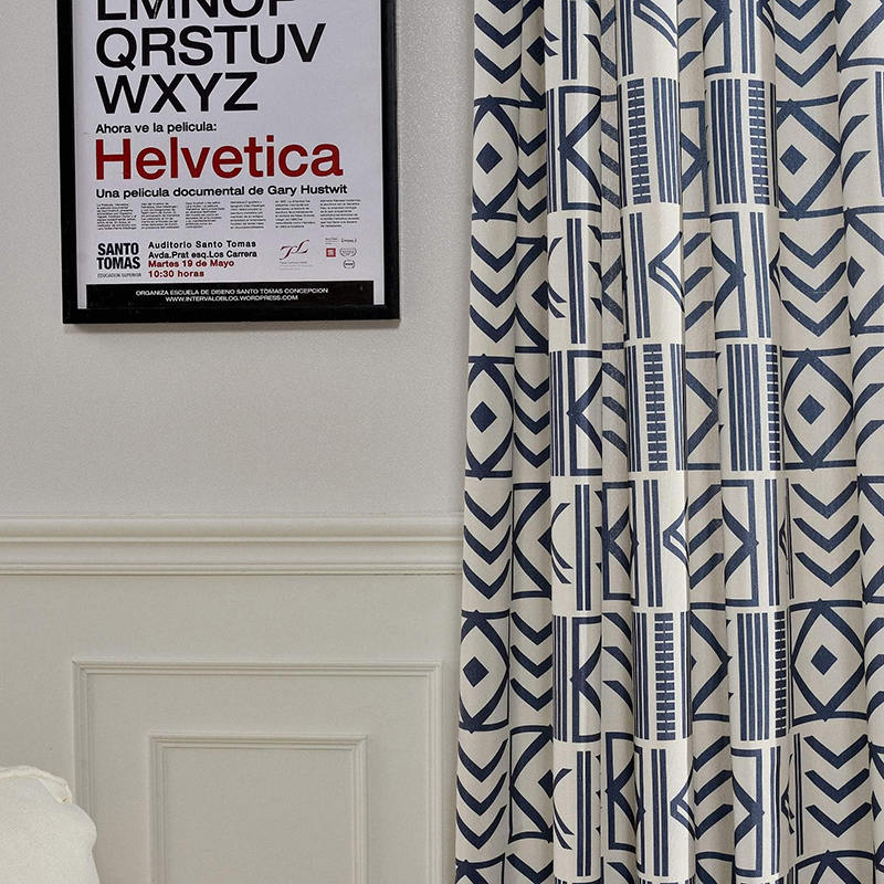 Rideaux simples de couleur unie avec des motifs géométriques