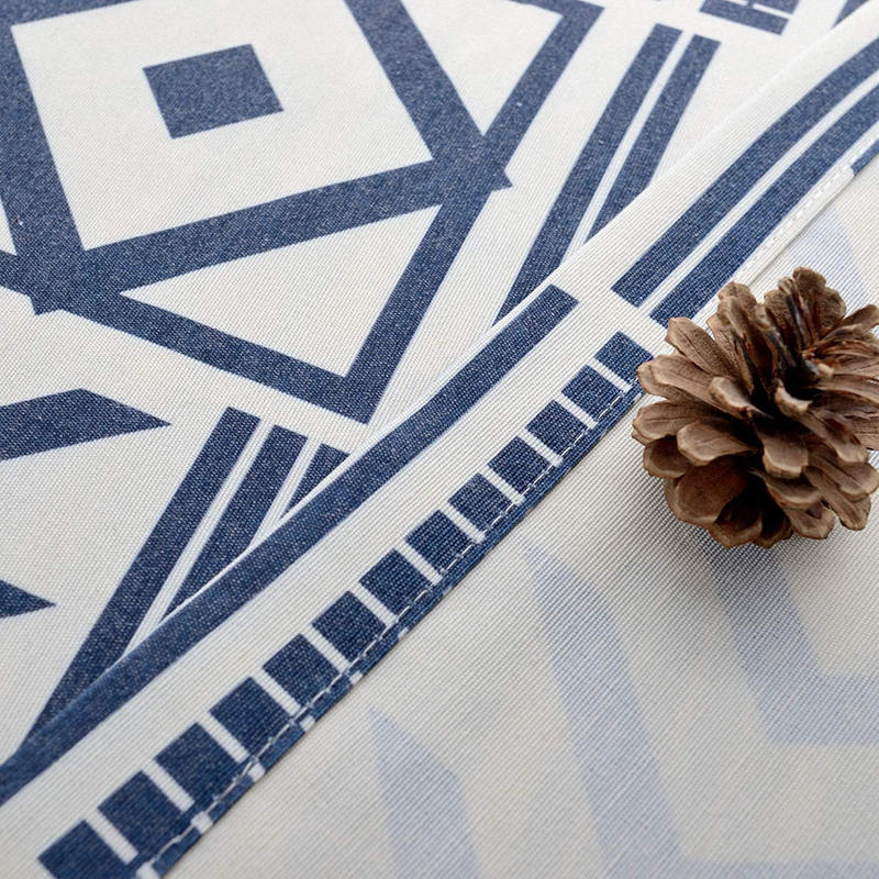 Rideaux simples de couleur unie avec des motifs géométriques