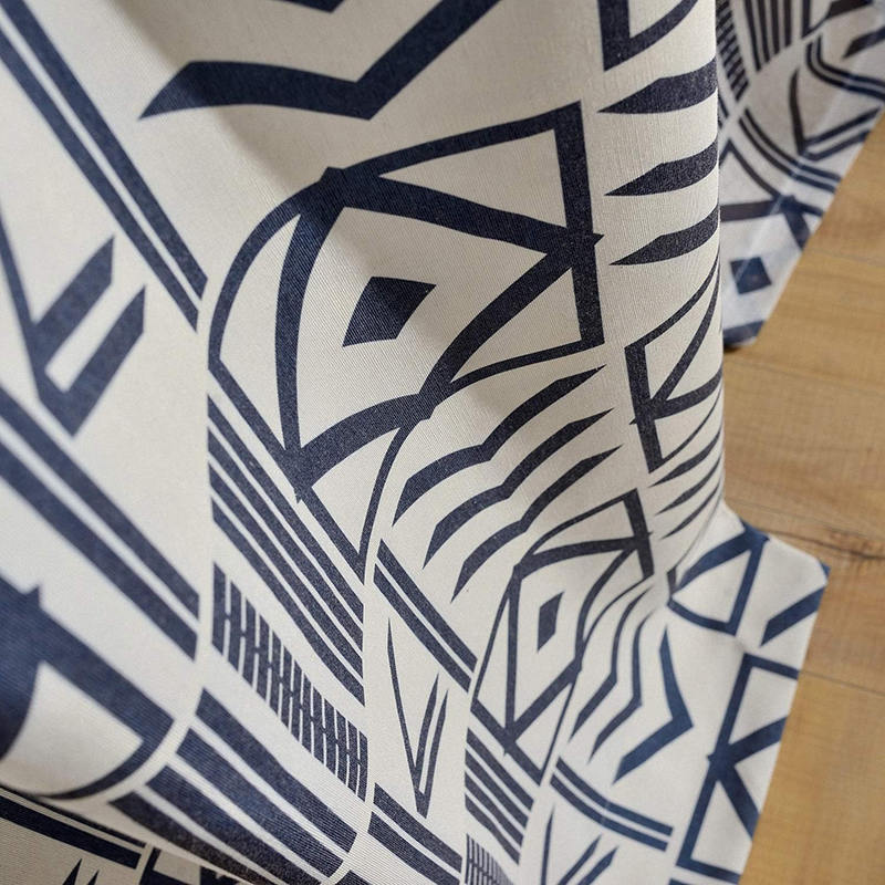 Rideaux simples de couleur unie avec des motifs géométriques